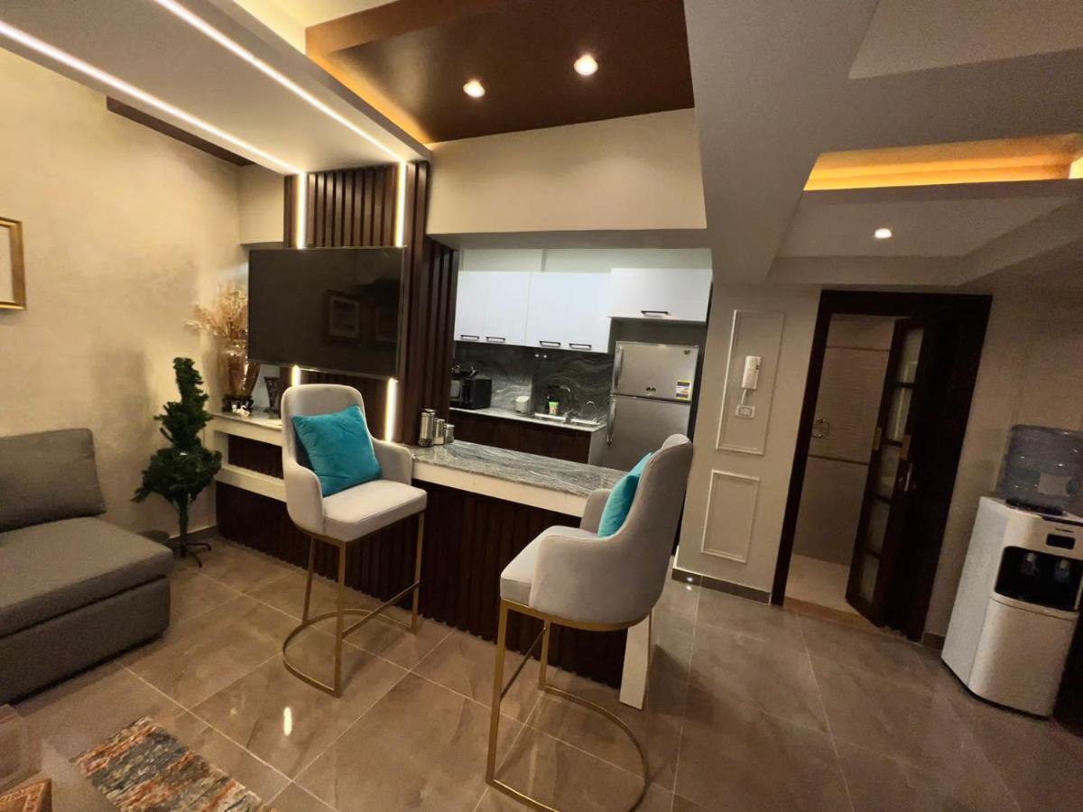 Luxury Flat With Garden And Private Entrance شقة فاخرة بحديقة و مدخل خاص Каир Экстерьер фото