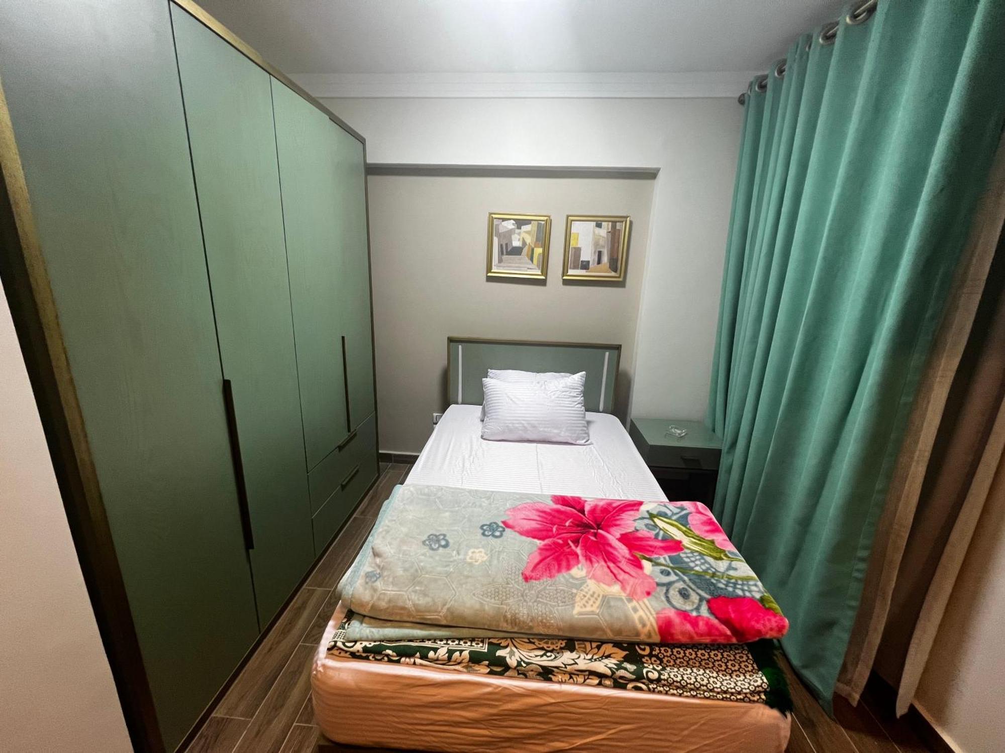 Luxury Flat With Garden And Private Entrance شقة فاخرة بحديقة و مدخل خاص Каир Экстерьер фото